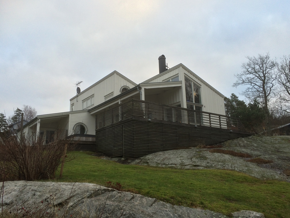 Lövekulle, Alingsås – modernistisk träarkitektur anpassad till berghällar och utmanande topografi
